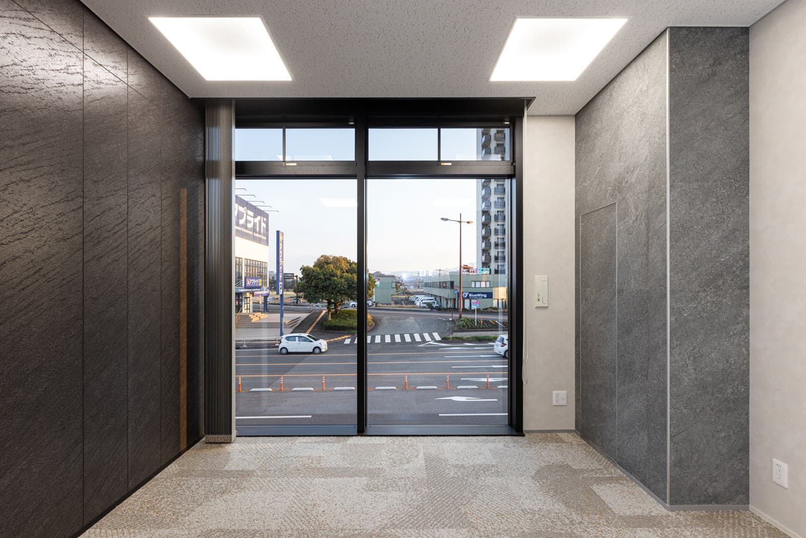ロビー — 平井海運本社